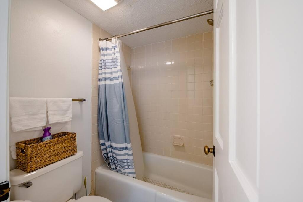 Royal Retreat-Amazing View-King Bed-1 Bedroom-Full Kitchen-Free Parking-Self Check-In 미를 비치 외부 사진