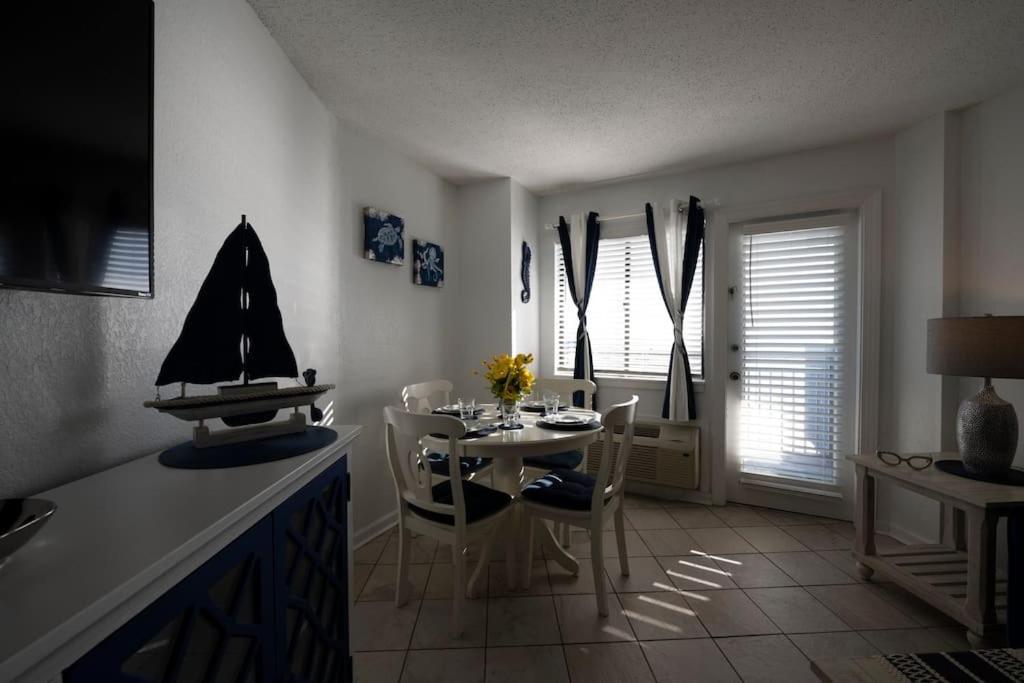 Royal Retreat-Amazing View-King Bed-1 Bedroom-Full Kitchen-Free Parking-Self Check-In 미를 비치 외부 사진