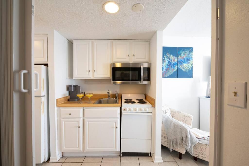 Royal Retreat-Amazing View-King Bed-1 Bedroom-Full Kitchen-Free Parking-Self Check-In 미를 비치 외부 사진